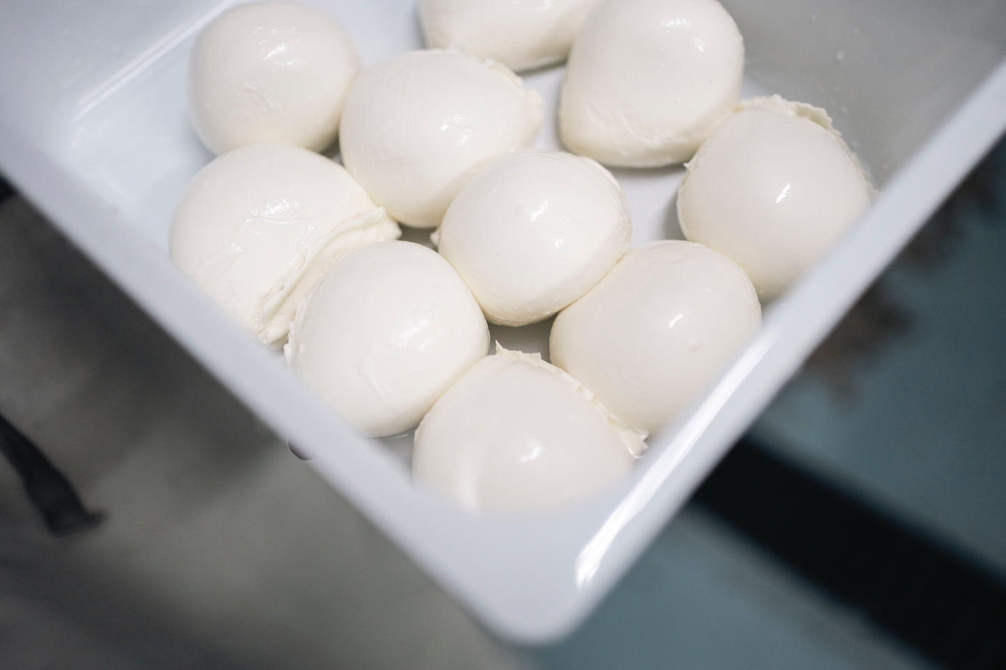 MOZZARELLA DI BUFALA bolas 150 gr - bandejas 10 Ud. - peso neto tot. 1.5 kg